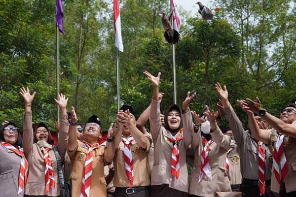 Pelepasan Merpati usai penyelenggaraan Apel Besar Pramuka Kota Batu. (ist) - Ka Kwarcab Batu Ajak Pramuka Mengabdi Tanpa Batas di Peringatan ke-61 Hari Pramuka