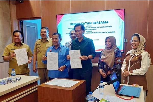 Penandatanganan Kesepakatan Bersama menandai perdamaian kedua Perumda. (ist) -