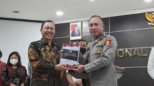 Penyerahan laporan Komnas HAM ke Mabes Polri. (ist) - Komnas HAM Serahkan Laporan Investigasi Pembunuhan Brigadir J, Ini 3 Poin Rekomendasinya