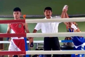 Petinju Kota Batu usai memenangkan pertandingan untuk seleksi Puslat Prapon. (ist) - Dua Petinju Kota Batu Lolos Seleksi Tim Pra Pon Jatim