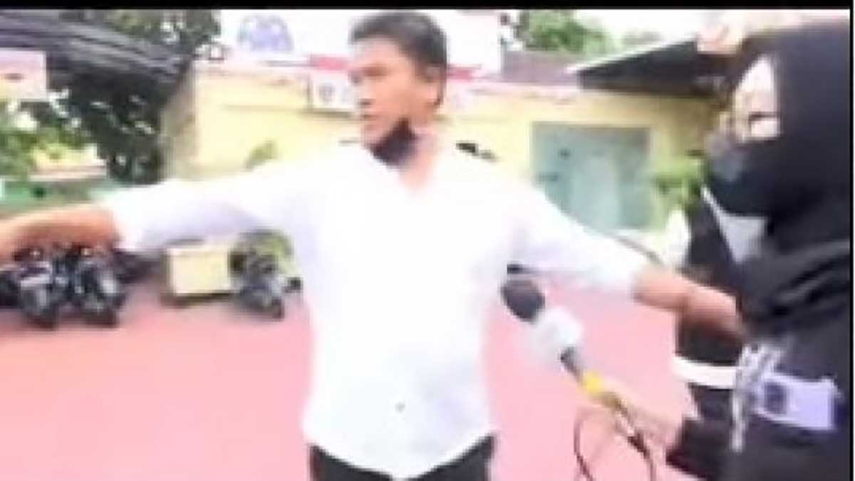 Polisi minta wartawan bicara dengan pohon. (ist) - Polisi yang Suruh Wartawan Bicara dengan Pohon Akan Disanksi