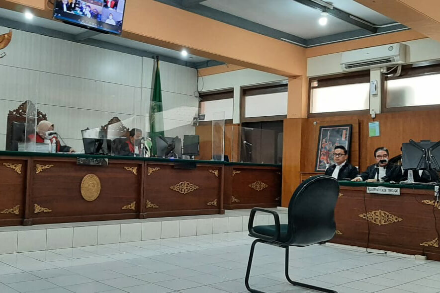 proses pengadilan dengan terdaksi je bos spi batu