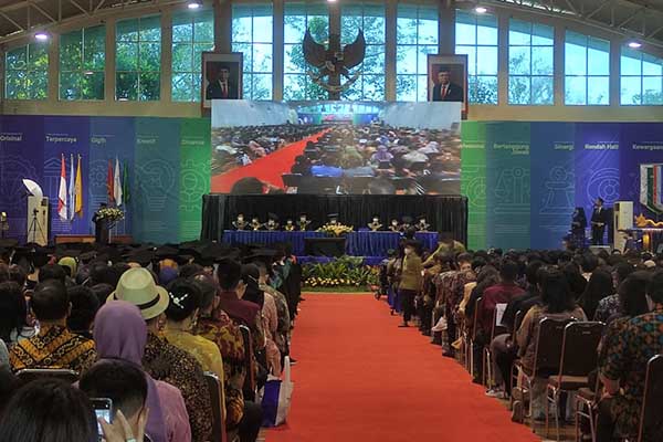 Prosesi wisuda ke-12 Universitas Ma Chung. (rhd) - Universitas Ma Chung Wisuda Luring 303 Lulusan