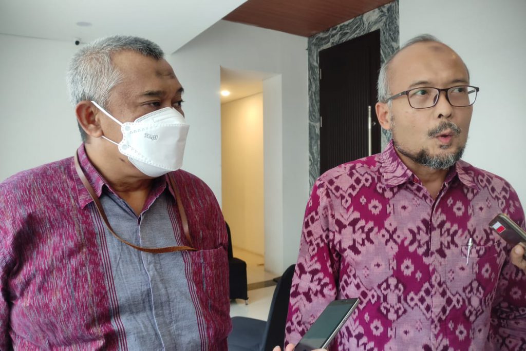 riski ernadi wimanda dan doddi sartono, jawab awak media