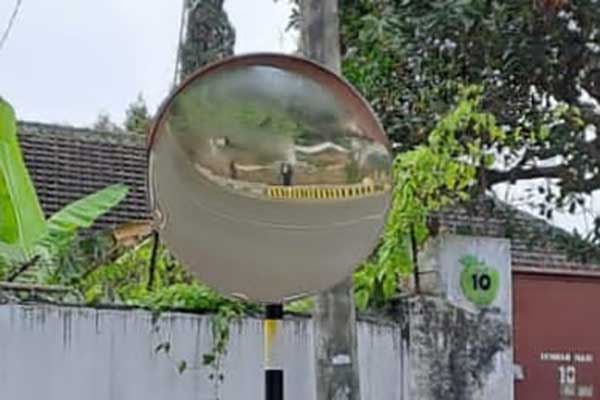 Safety Mirror, alat bantu untuk pengemudi. (ist) - Kota Batu Butuh Lebih Banyak Safety Mirror