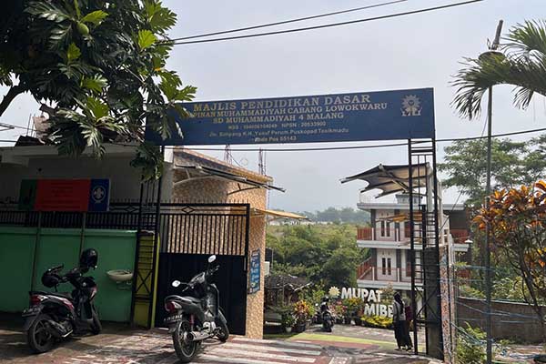 Salah satu SD di Kota Malang yang mengalami keracunan massal akibat makanan. (bim) - Guru dan Murid di SD Muhammadiyah 4 Kota Malang Keracunan Massal