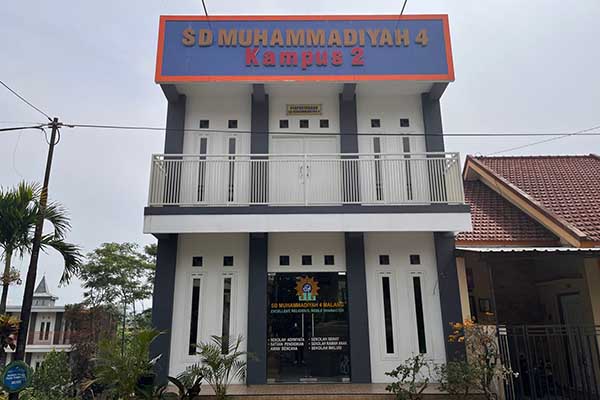 Sekolah tampak sepi, diliburkan selama seminggu. (bim) - Guru dan Murid di SD Muhammadiyah 4 Kota Malang Keracunan Massal
