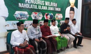 sekretaris pwnu jawa timur prof akh. muzakki mag grad.dip .sea m.phil ph.d dan wakil ketua pwnu jatim kh abdussalam shohib bersama jajaran pwnu jatim foto media center pwnu jatim