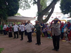 senam di festival gemar makan ikan.ws6
