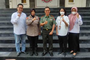 Tiga pilar dari Kodim 0833, Polresta Makota dan Pemkot Malang, serta panitia, saat konferensi pers. (rhd) - Ratusan Difabel Bakal Pecahan Rekor MURI Batik Ciprat