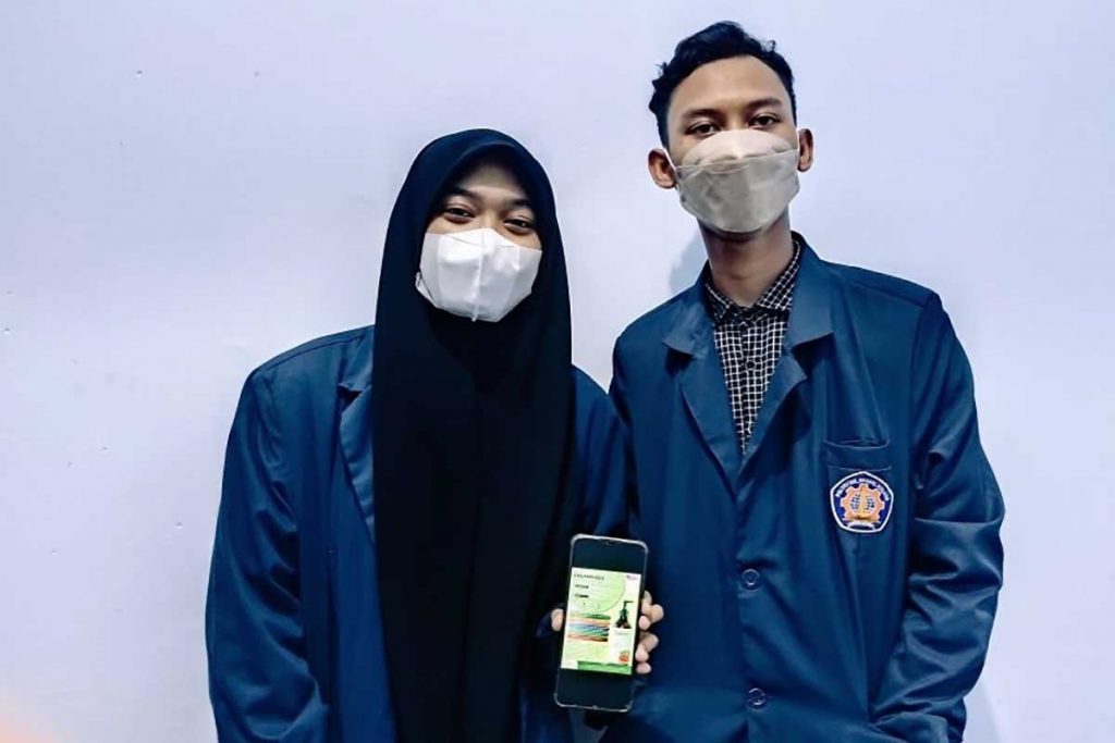 Tim FRUMPHOO, meraih juara 3 Lomba Poster pada National Business Expo 2022. (ist) - Tim Mahasiswa Polinema Sabet Tiga Prestasi pada National Business Expo 2022