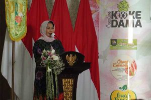 Wali Kota Batu, Dewanti Rumpoko. (ist) - Dewanti Rumpoko: Edukasi Merangkai Bunga, Bisa Menambah Nilai Ekonomi