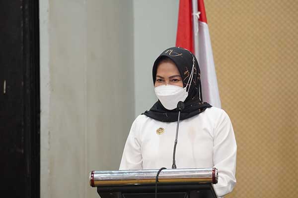 Wali Kota Batu, Dewanti Rumpoko. (ist) - Wali Kota Batu Instruksikan ASN Bantu Tekan Inflasi dengan Tanam Cabe