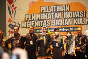 Wali Kota Batu bersama Kadisparta Batu dan stakeholder terkait. (ist) - Upaya Disparta Tingkatkan Kualitas dan Inovasi Sajian Kuliner di KWB