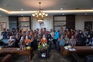 Wali Kota Batu bersama Tim verifikator Provpinsi Jatim. (ist) - Komitmen Kota Batu sebagai Kota Sehat