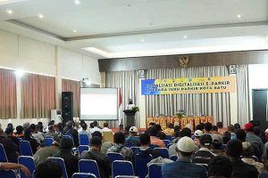 Wali Kota Batu membuka acara sosialisasi E-parkir Dishub Batu. (ist) - Dishub Batu Sosialisasikan Digitalisasi E-Parkir ke Jukir