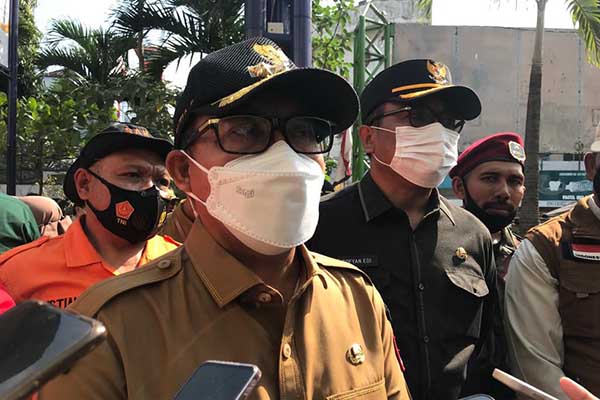 Wali Kota Malang, Sutiaji, menjawab pertanyaan awak media. (bim) - Respons Penyegelan, Wali Kota Malang Ajak Duduk Bersama Demi Hajat Hidup