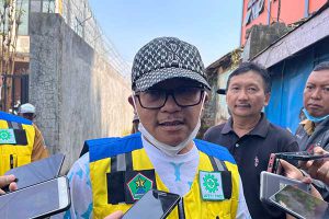 Wali Kota Malang, Sutiaji saat menjawab pertanyaan awak media. (bim) - Menuju 2028 Kota Malang Bebas Banjir, Pemkot Fokuskan Masterplan Drainase sebagai Acuan
