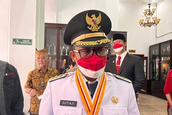 Wali Kota Malang, Sutiaji saat menjawab pertanyaan awak media. (bim) - Pemkot Malang Butuh Tambahan Tiga hingga Empat Ribu Tenaga PPPK