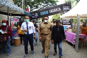 wawalikota malang sofyan edi jarwoko tinjau lapa bazar umkm di ub.