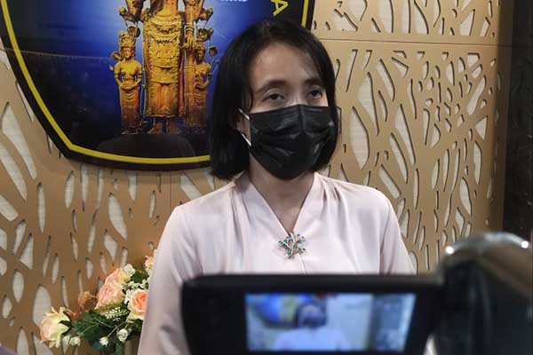 dr. Eriko Prawestiningtyas SpF, menjawab pertanyaan awak media. (rhd) - Belasan Maba Diduga Kesurupan, Begini Klarifikasi Universitas Brawijaya