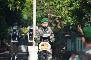 upacara rutin yang dipimpin secara langsung oleh danrem 082 cpyj kolonel inf unang sudargo