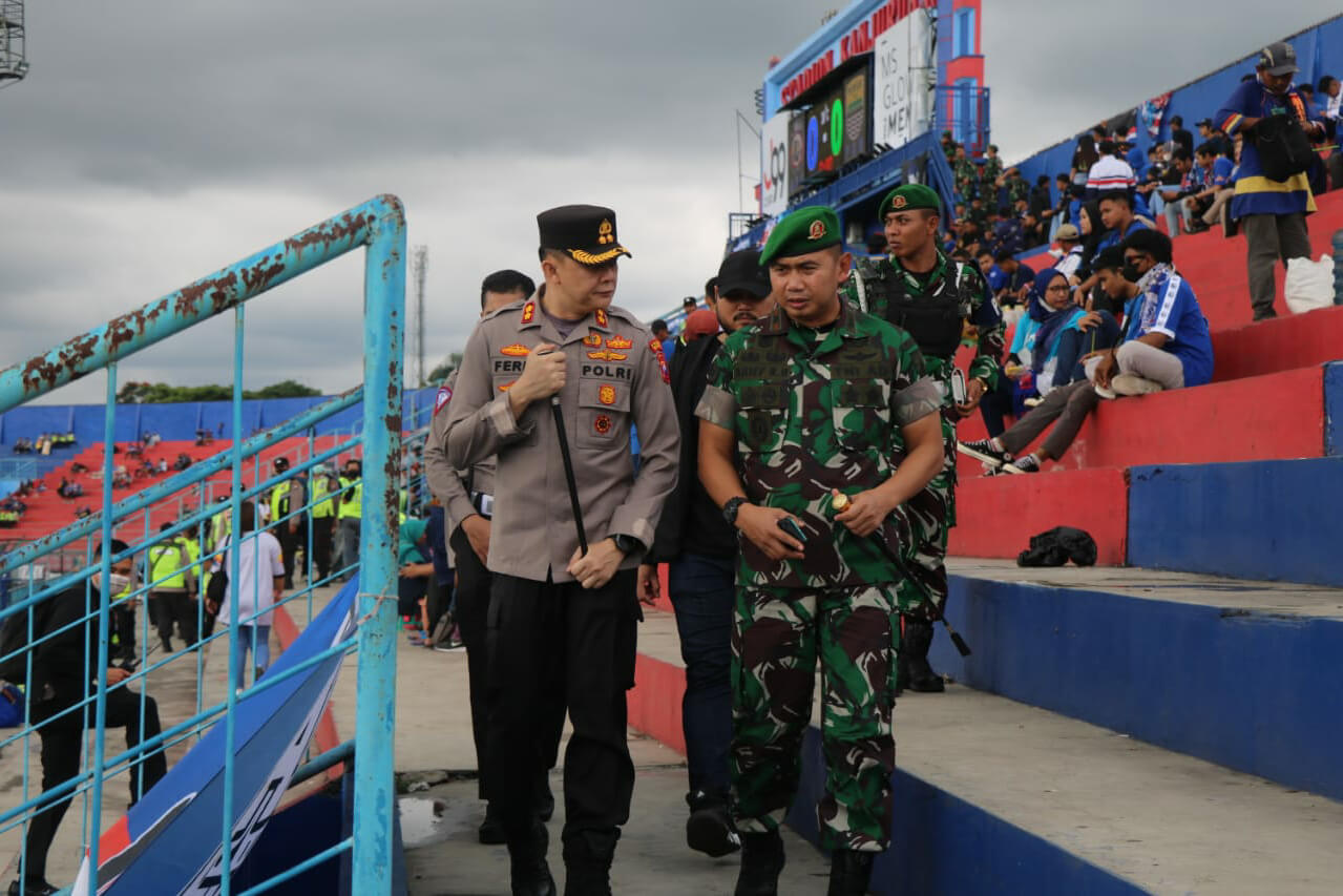 akbp ferly hidayat di stadion kanjuruhan.