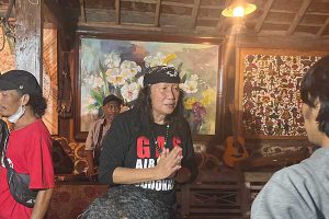 Anto Baret, usai konferensi pers terakait perdamaian Aremania dan Bonek Mania. (bim) - Sesepuh Aremania Anto Baret: Perdamaian Aremania-Bonek Tunggu Tanggal Mainnya