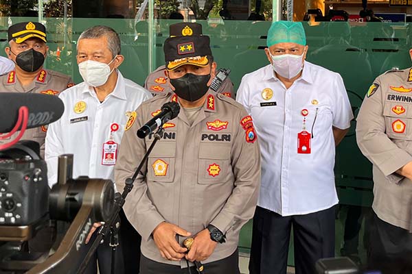 FT1: Kapolda Jatim, Irjen Toni Harmanto, saat menjawab pertanyaan awak media. (bim)