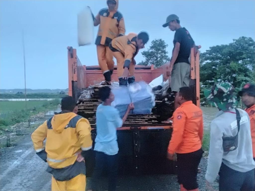 bpbd bojonegoro tanggulangi tanggul jebol di kedungprimpen