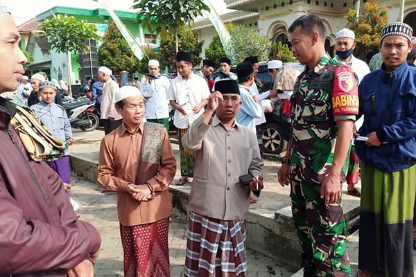 Babinsa Tlogowaru pengamanan pengajian Maulid Nabi Muhammad SAW. (ist) - Babinsa Tlogowaru Pengamanan Pengajian Maulid Nabi Muhammad SAW