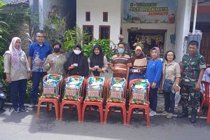 Babinsa bantu pendistribusian beras BPNTD serentak di empat kecamatan. (ist) - Babinsa Bantu Pendistribusian Beras BPNTD Serentak di Empat Kecamatan