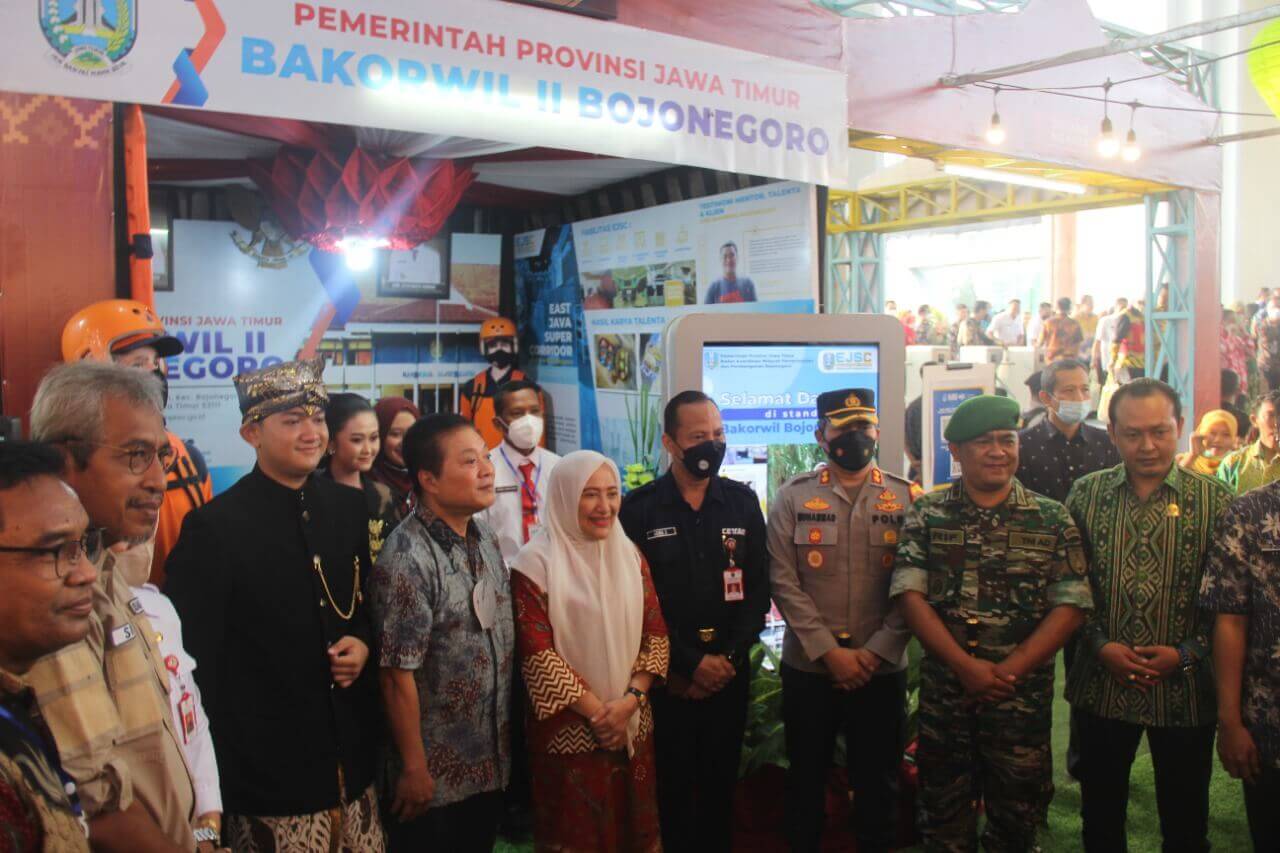 bupati anna membuka ekspo bojonegoro 2022