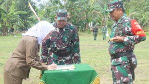 bupati bojonegoro membuka secara resmpi kegiatan tmmd ke 115 di desa kasiman 1