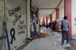 Coretan tuntutan usut tuntas. (ist) - Spanduk dan Coretan Usut Tuntas Hiasi Stadion Kanjuruhan