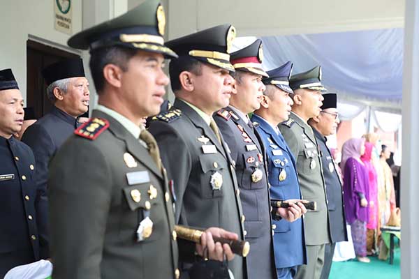 Dandim 0833 hadiri upacara peringatan HUT ke-77 Provinsi Jawa Timur. (ist) - Dandim 0833 Hadiri Upacara Peringatan HUT ke-77 Provinsi Jawa Timur
