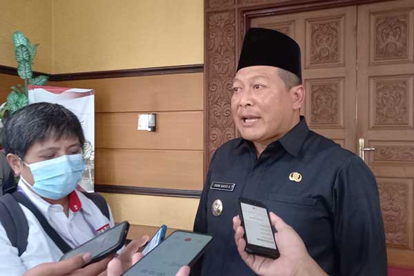 Didik saat diwawancara awak media. (ist) - Para Camat di Kabupaten Malang Wajib Menempati Rumah Dinas