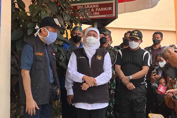 Dirut RSSA Malang dan Forkopimda Provinsi Jawa Timur usai menjenguk korban tragedi Kanjuruhan. (bim) - Begini Pernyataan Dirut RSSA Malang Terkait Penyebab Kematian Korban Tragedi Kanjuruhan