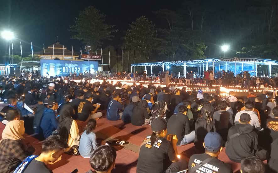 doa bersama 7 hatirian tragedi kanjuruhann di stadion kanjuruhan