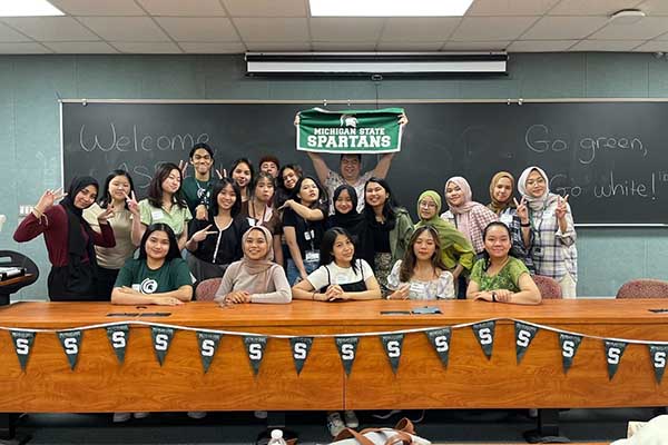 Foto bersama Mahasiswa di Kampus MSU, USA. (ist) - Rafa Merasakan Serunya Kuliah di Luar Negeri Melalui Program IISMA