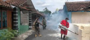 gandeng dinas kesehatan polres bojonegoro dan kodim 0813 bojonegoro gelar fogging