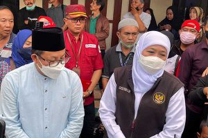 Gubernur Khofifah, saat menjawab pertanyaan awak media. (bim) - Data Korban Tragedi Kanjuruhan Terus Bertambah, 131 Orang Meninggal Dunia Versi Gubernur