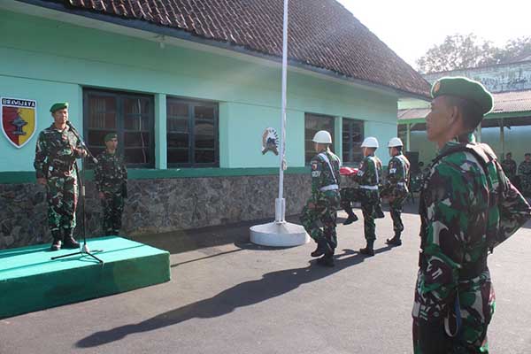 Jajaran Kodim 0833 ikuti upacara merah putih. (ist) - Tumbuhkan Jiwa Patriotisme, Kodim 0833 Gelar Upacara Merah Putih