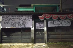 kantor kesekretariatan pc pmii kota malang disegel oleh puluhan kader.