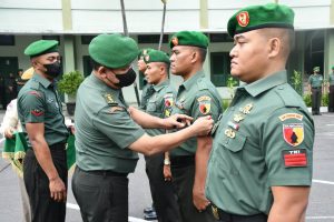 kasrem 083 bdj pimpin upacara kenaikan pangkat