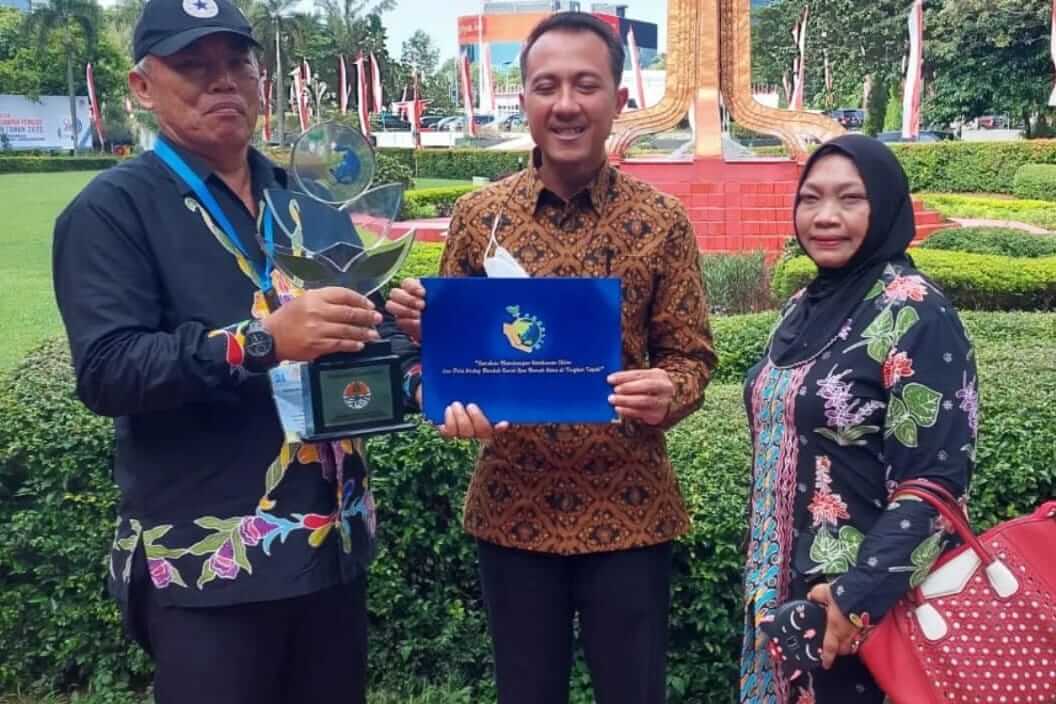 kepala dlh batu bersama ketua rw 02 dan koordinator proklim dadaprejo