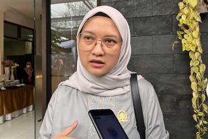 Ketua Komisi D DPRD Kota Malang, Amithya Ratnanggani Sirraduhita, saat menjawab pertanyaan awak media. (bim) - Komisi D DPRD Kota Malang Soroti Minimnya Support Bidang Kebudayaan