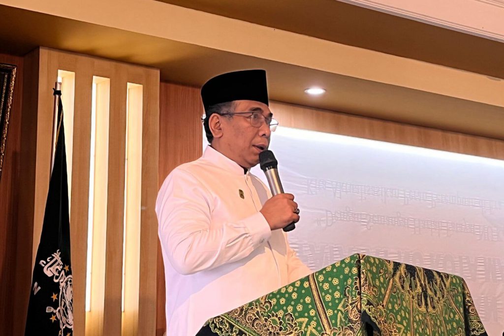 ketum pbnu gus yahya saat memberikan sambutan di kantor pcnu kota malang.