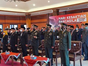 korem 082 cpyj bersama forkopimda kota. mojokerto mengikuti upacara peringatan hari kesaktian pancasila