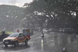 Kota Malang saat hujan deras. (bim) - Antisipasi Bencana Hidrometeorologi, BPBD Kota Malang Maksimalkan Upaya Mitigasi Bencana